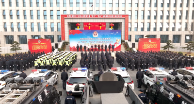 赤壁市举行活动庆祝第三个中国人民警察节