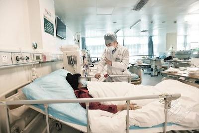 重症救治尖刀连坚守“医”线 只为守护更多家庭过个健康年