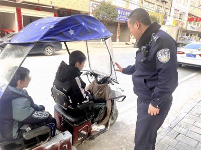 未成年无证驾驶“驶”不得！湖北保康民警人性化执法显温情