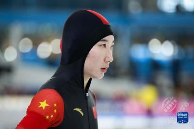 速度滑冰世锦赛：女子1500米中国选手赛况
