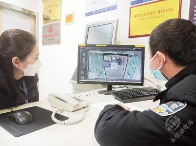 武汉天河机场警务站里有个“找包王” 10年2000多次帮旅客寻回失物