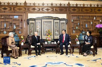 习近平夫妇会见柬埔寨国王西哈莫尼和太后莫尼列