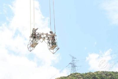 全国首次无人区1000千伏特高压直升机带电作业在福建完成
