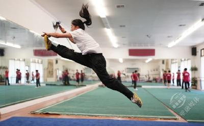 剑胆琴心 美国太极女孩冲刺成都大运会