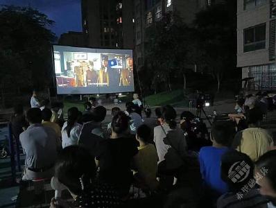 赤马港木田畈社区开展“公益电影进小区 红色记忆入民心 关注全民眼健康”活动