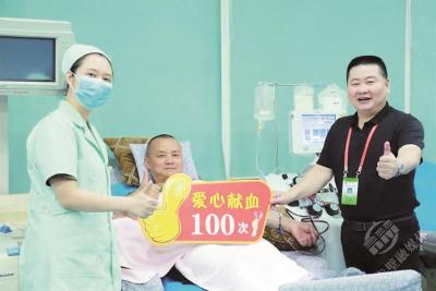 孝感市中心血站迎来该市第39位百次献血者 他从上海赶回故乡孝感完成心愿