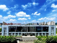 赤壁：白云如羽蓝天高