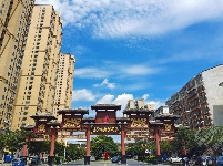 赤壁：白云如羽蓝天高