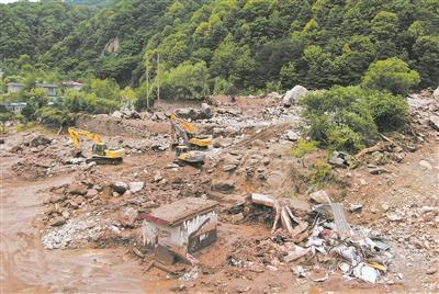 面对山洪泥石流该如何自救
