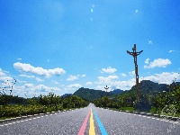 赤壁：白云如羽蓝天高