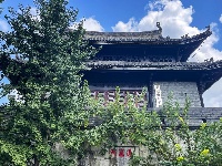 赤壁：白云如羽蓝天高