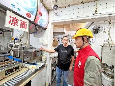 厨房少了明火灶 店内不减烟火气 江城美食街餐饮店流行“气改电”