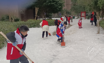 赤马港街道砂子岭社区：铲雪除冰保安全  志愿服务暖人心