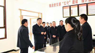 习近平在湖南考察农村基层减负情况