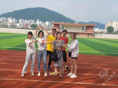 周热情：满腔热情做好学生的引路人