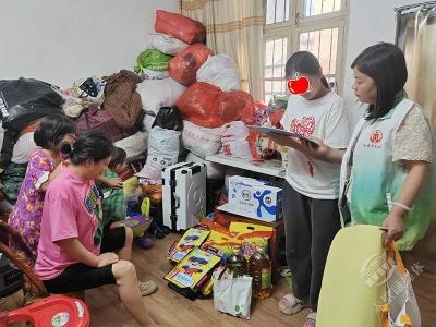 六一童心梦 共筑关爱桥 赤壁市未成年人保护中心入户慰问困境儿童