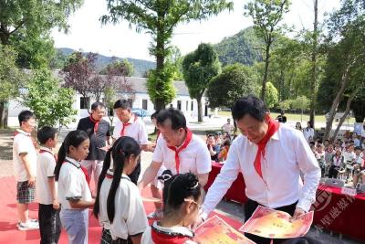 董方平开展“六一”儿童节慰问活动 祝福全市少年儿童节日快乐