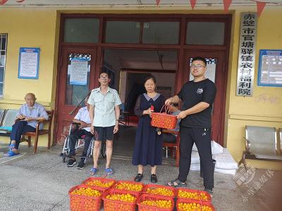 赤壁市爱心企业向福利院捐赠爱心物资