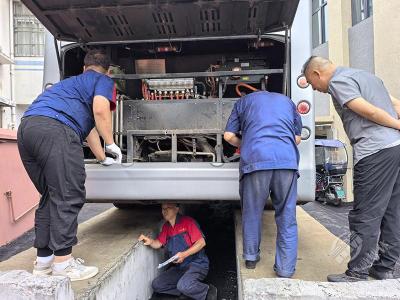 市公交集团：积极应对高温“烤”验 公交车“体检”撑起“安全伞”