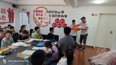 防“溺”护平安 赤壁红十字志愿者送安全进小区​