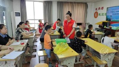 蒲圻街道鲫鱼桥社区开讲防溺水课 织密暑期安全防护网