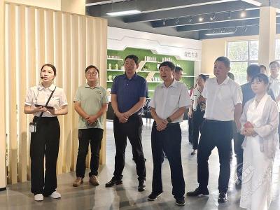 市人大常委会调研两山农业社会化服务平台工作