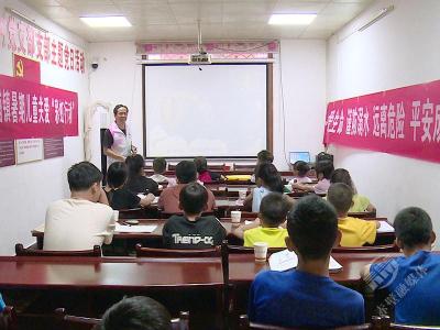市妇联“彩虹行动”为儿童送上暑期“成长大礼包”