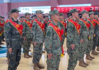 赤壁市举行2025年下半年新兵欢送仪式