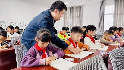 一位农村支教老师的情怀 ——记赤壁市实验外国语学校老师周新平