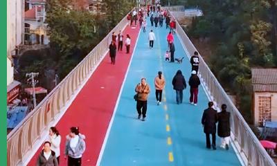 赤壁北干渠人行天桥成为市民热门打卡地