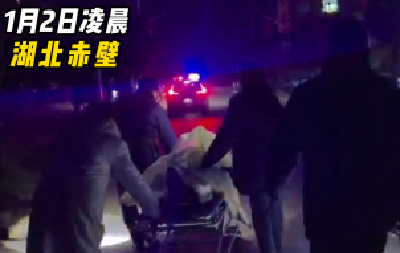 八旬老人寒夜昏倒路边，民警紧急救助转危为安