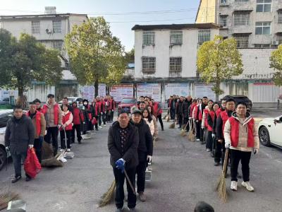 赤壁新店镇开展“党建联建”清洁家园百日攻坚活动