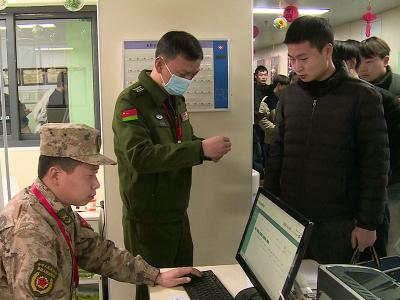 赤壁130余名应征适龄青年接受体检