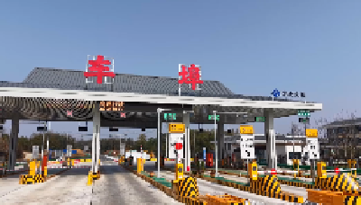 赤壁长江公路大桥东延段高速公路正式通车