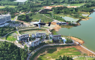 湖北赤壁：青山承绿意 科创绘宏图