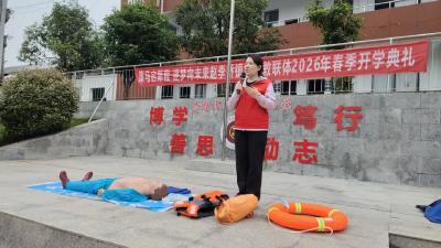 防溺护安 急救传知 赤壁市科技馆知防行志愿服务队走进校园开展安全宣讲 