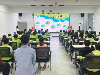 学法护成长 安全伴童行