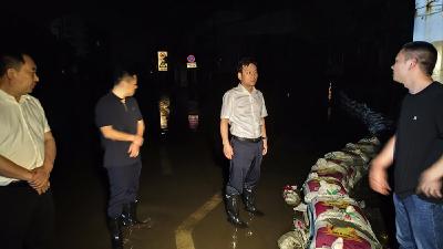 彭光平连夜调度并赴一线检查督导强降雨防范应对工作 坚持人民至上、生命至上 以严谨作风、过硬举措筑牢安全屏障、保障安全度汛