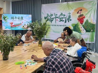 赤壁杏林颐康中心：浓情端午 敬老暖心