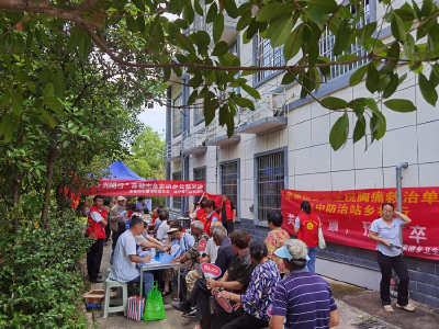 赤壁“侨爱心·光明行”进社区活动走进余家桥乡
