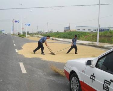 孝感公路：云梦集中整治打场晒粮，为公路安全通行保驾护航