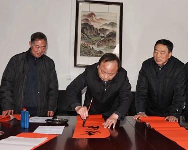 新春贺新岁，鸡年吉有余——关工委与老年书画家协会春联贺岁
