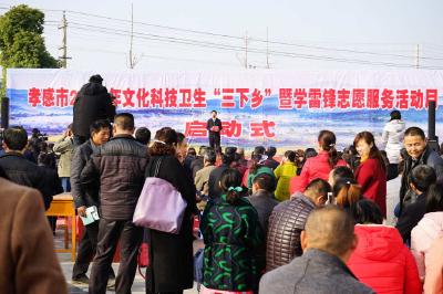 市供销社在孝感市2017年文化科技卫生“三下乡”活动现场开展惠农政策宣传