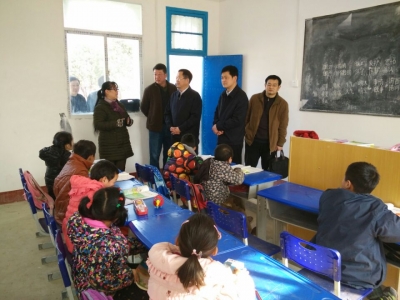 周先来到联系点调研指导精准扶贫工作