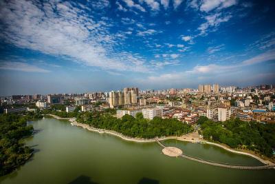 周先来到市汉办调研督导