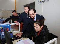 两会减税降费   基层忙落实