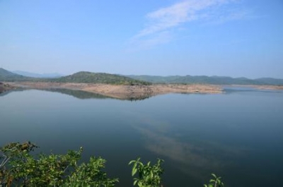 万忠鑫检查指导郑家河水库防汛抗旱工作