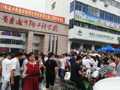 吴婕检查中考组织工作
