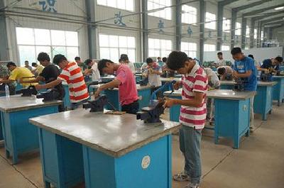 应城市积极引导大学生实习实训