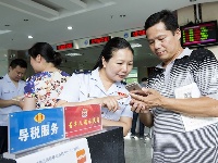 【图说税事】时刻置顶税户需求  青年建功办税厅